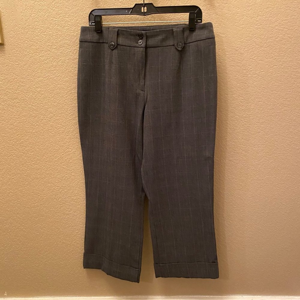 Tribu Women's Capri's, Size 12, black with stripes, 62% polyester, 22% rayon, 6%